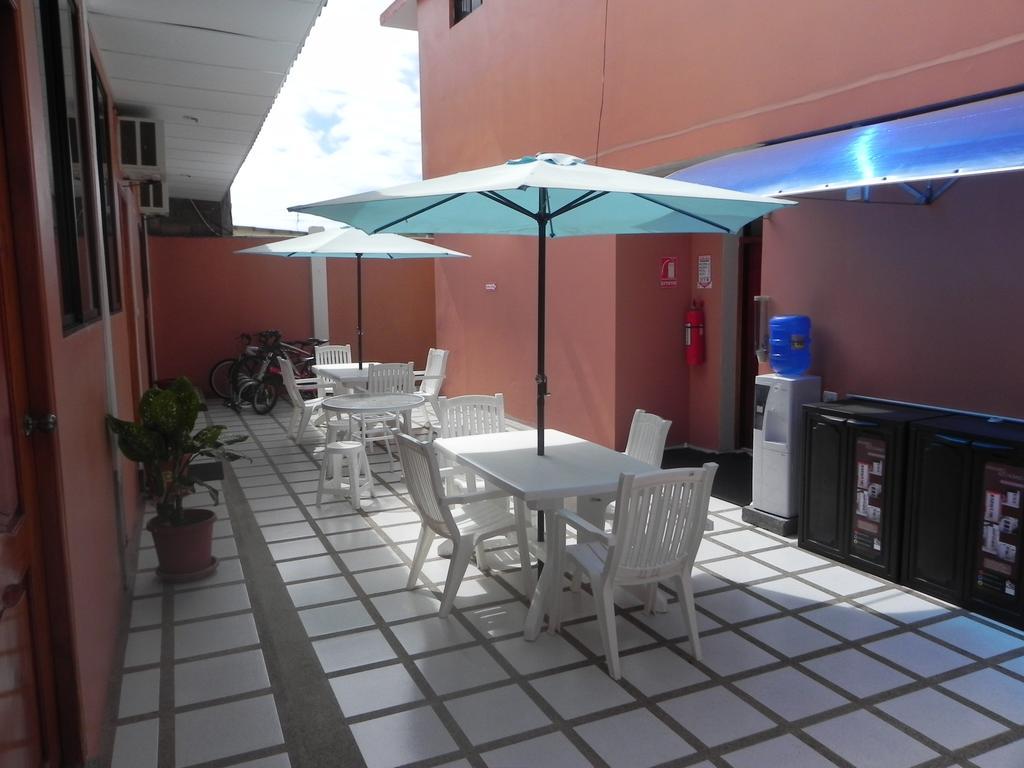 Hostal La Posada De Jose Carlos Puerto Baquerizo Moreno Bagian luar foto