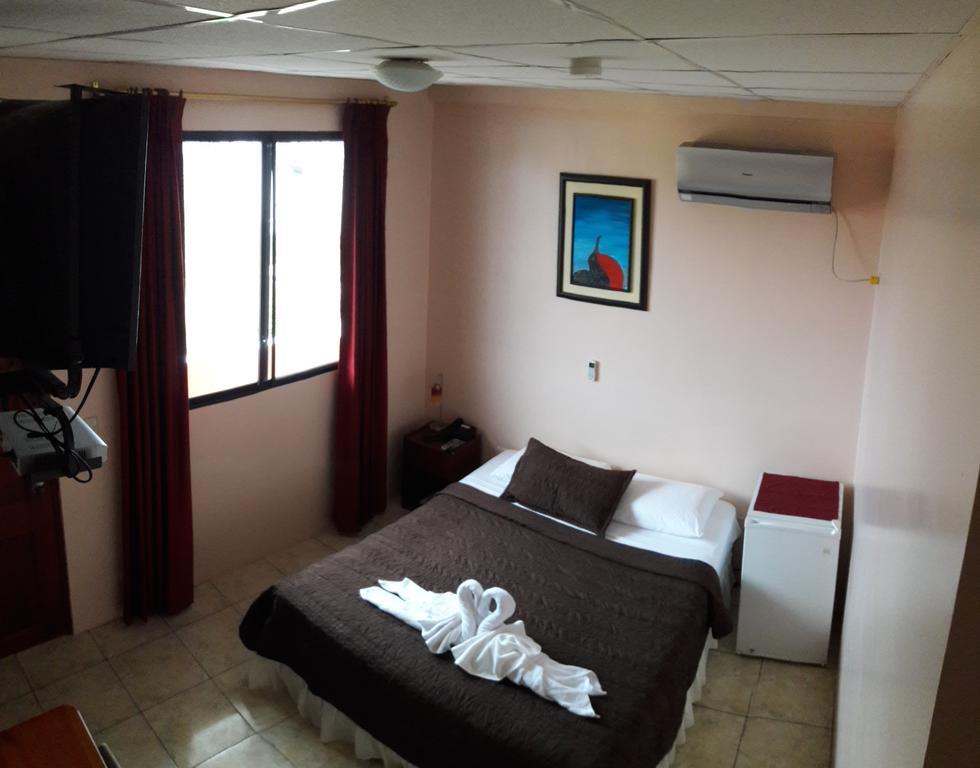 Hostal La Posada De Jose Carlos Puerto Baquerizo Moreno Bagian luar foto