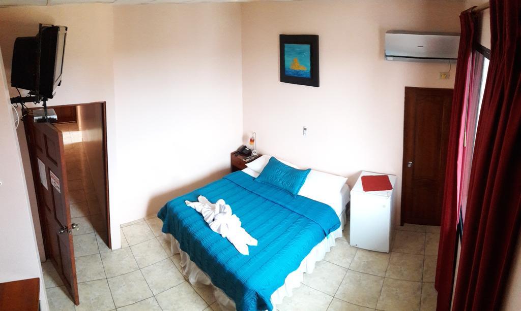 Hostal La Posada De Jose Carlos Puerto Baquerizo Moreno Bagian luar foto