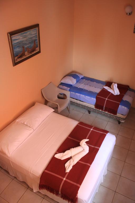 Hostal La Posada De Jose Carlos Puerto Baquerizo Moreno Bagian luar foto